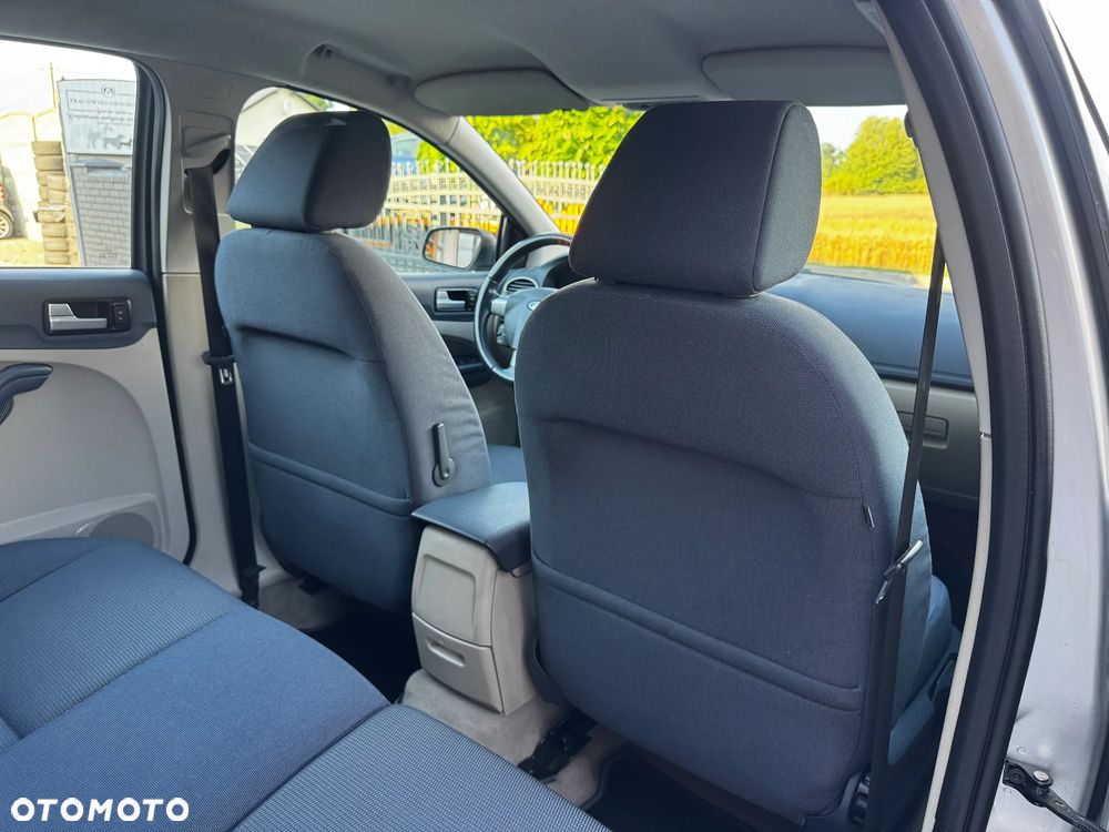 Ford Focus 2.0 16V Sport - 33