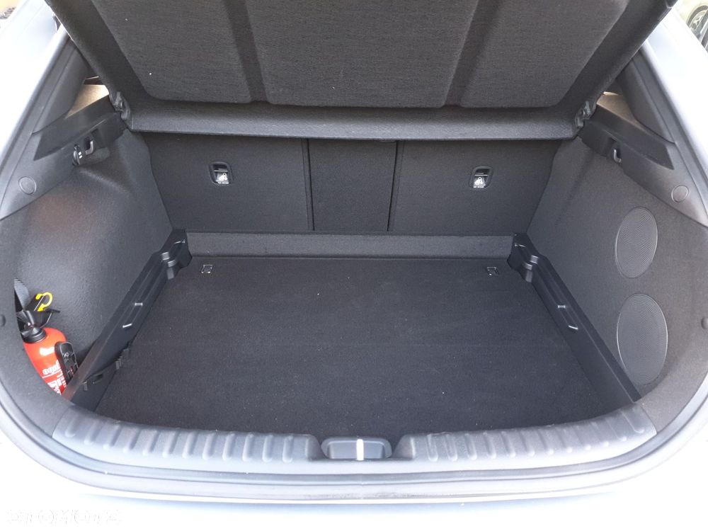 Kia XCeed 1.5 T-GDI Business Line DCT - 17