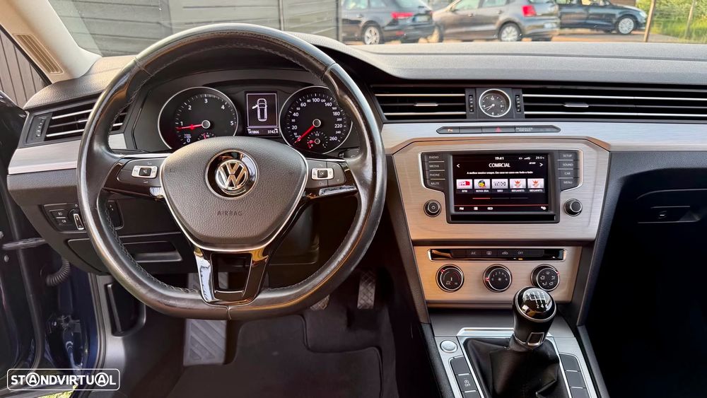 VW Passat Variant 1.6 TDI Confortline Navig - 10