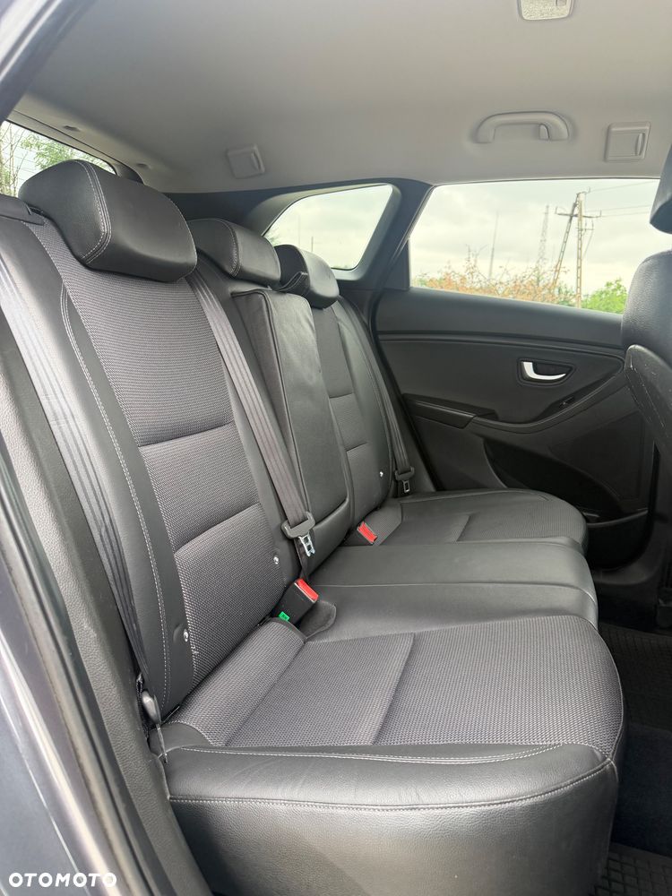 Hyundai i30 blue 1.6 CRDi Premium - 25