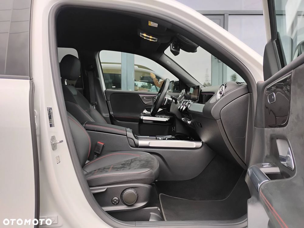 Mercedes-Benz GLB 200 mHEV AMG Line 7G-DCT - 16
