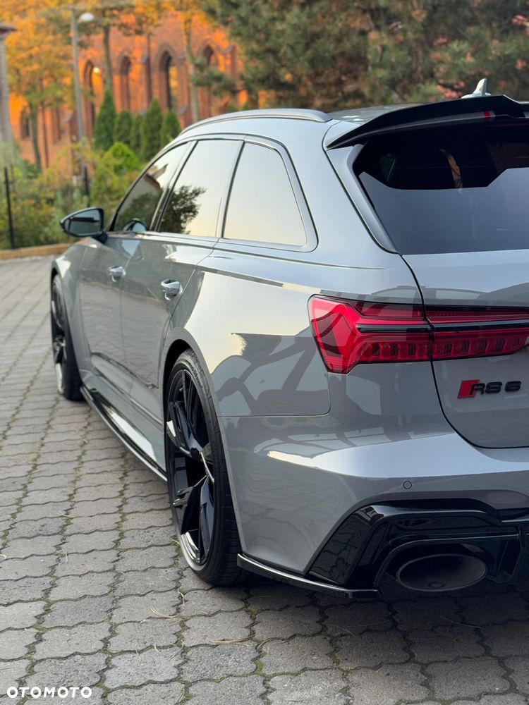 Audi RS6 Avant - 25