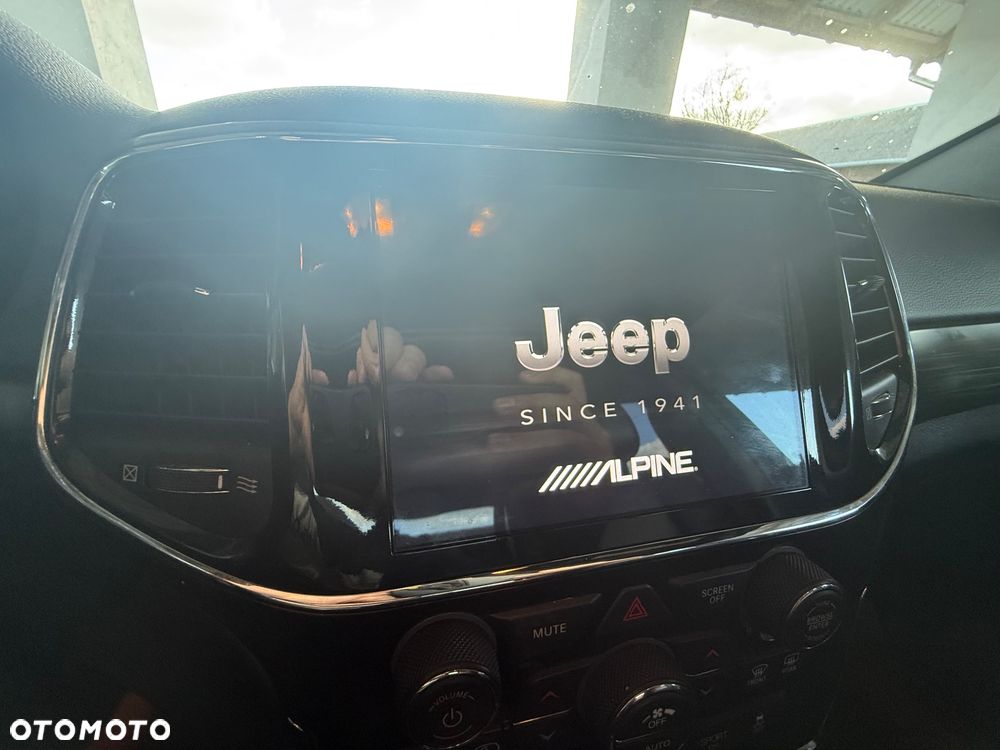 Jeep Grand Cherokee - 17