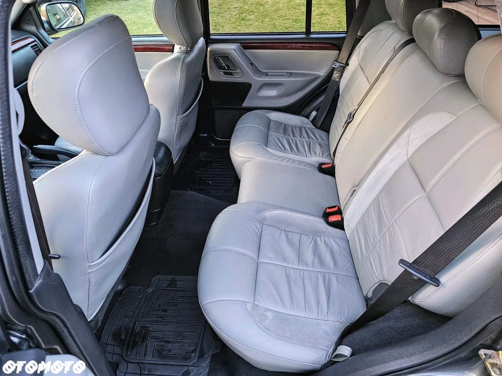 Jeep Grand Cherokee - 26