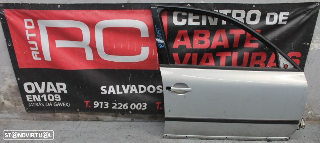 Porta da Frente do Lado Direito Volkswagen Passat - 1