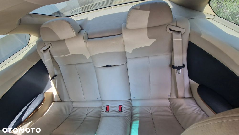 BMW Seria 6 650 i - 12