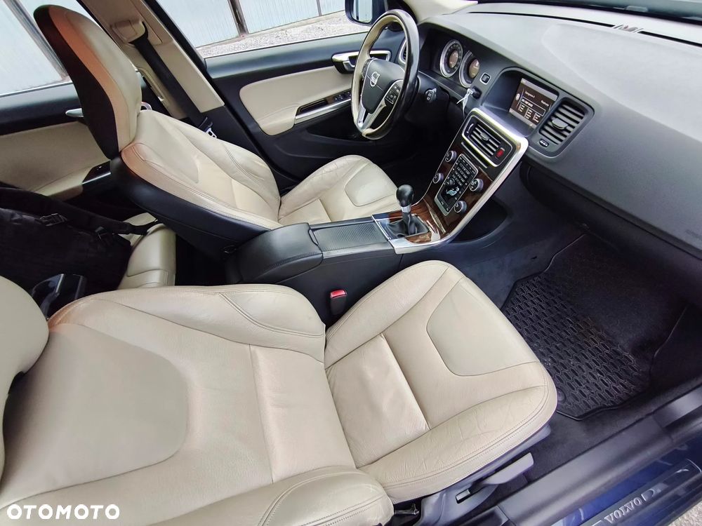 Volvo V60 D3 Summum - 13