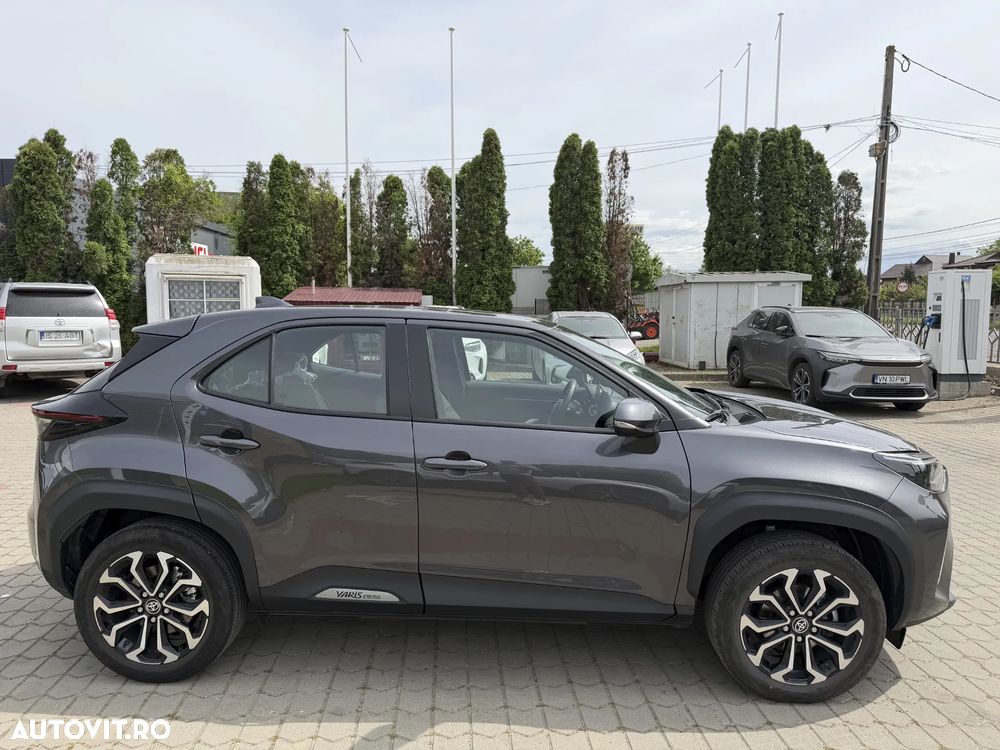 Toyota Yaris Cross 1.5 VVT-i HSD 4x2 Dynamic - 3
