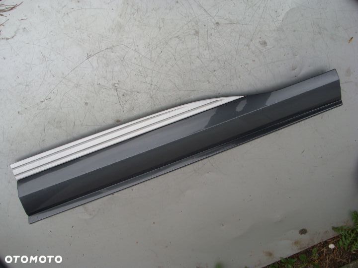 AUDI E-TRON listwa drzwi prawy przód 4KE853960C - 2