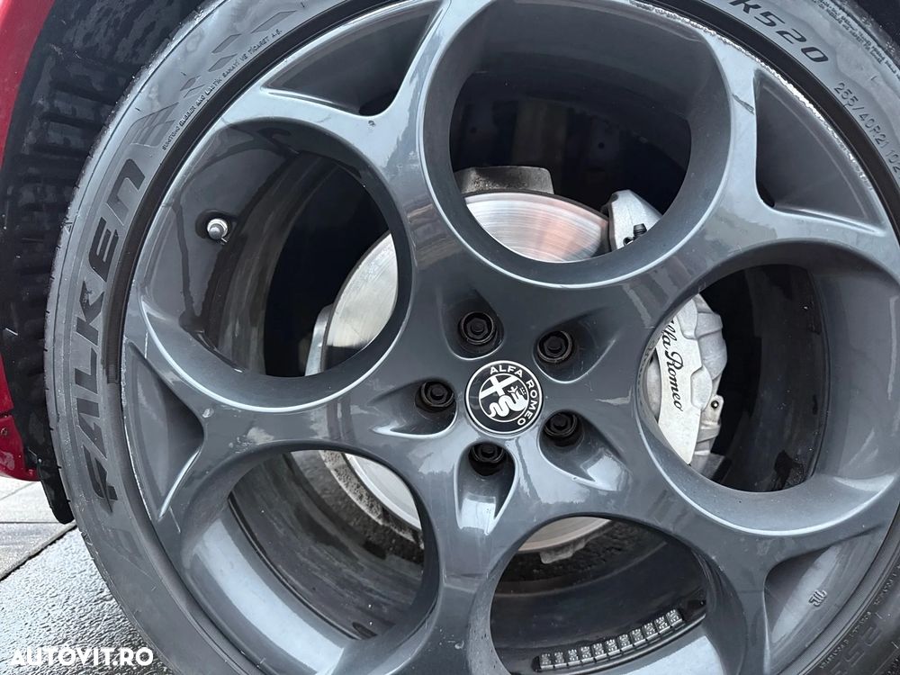 Alfa Romeo Stelvio 2.0 Turbo AWD AT8 Veloce - 11