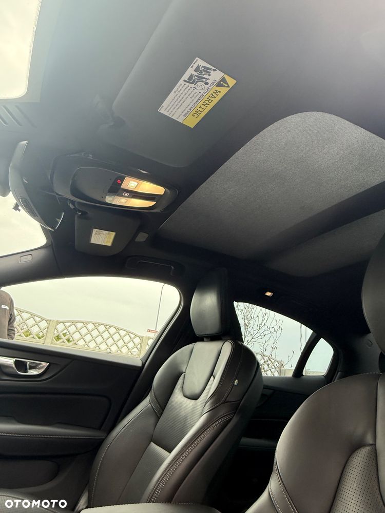 Volvo S60 T8 Recharge AWD Plus Dark - 8