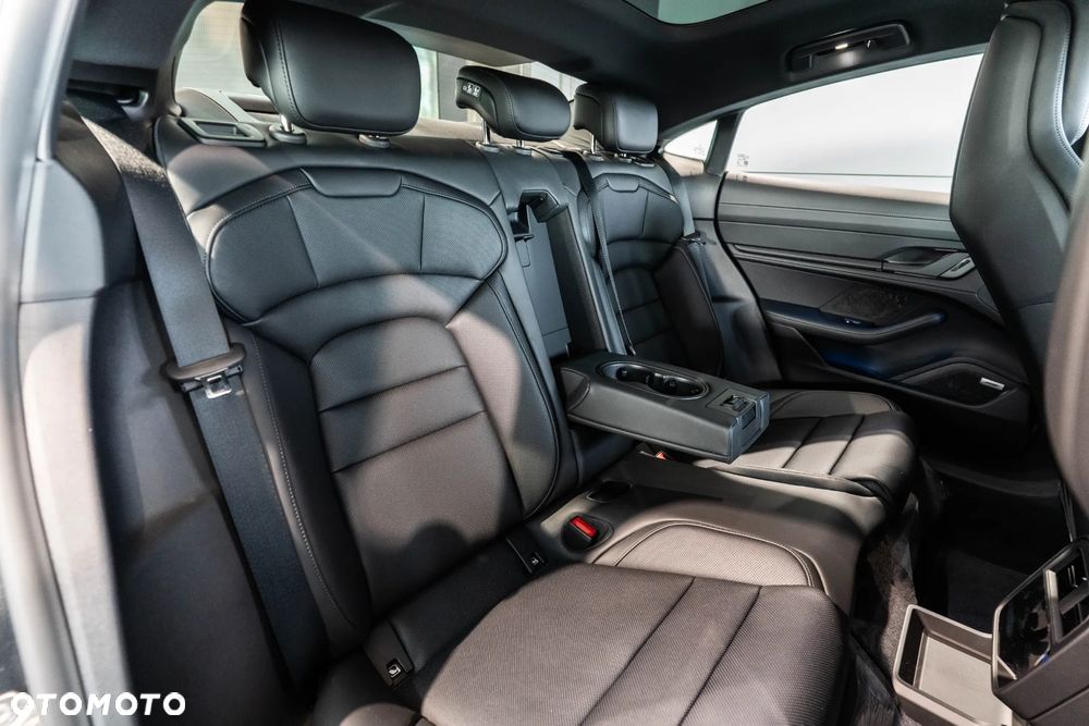 Porsche Taycan 105kWh 4S Black Edition - 12