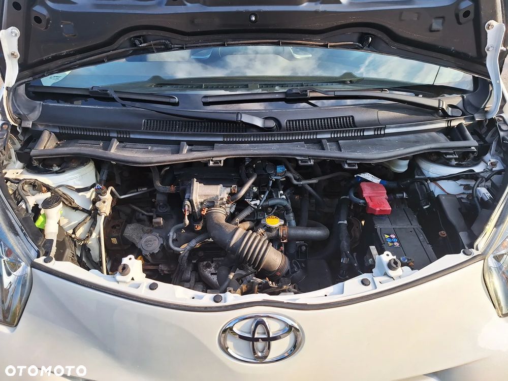 Toyota iQ 1.0 + - 8
