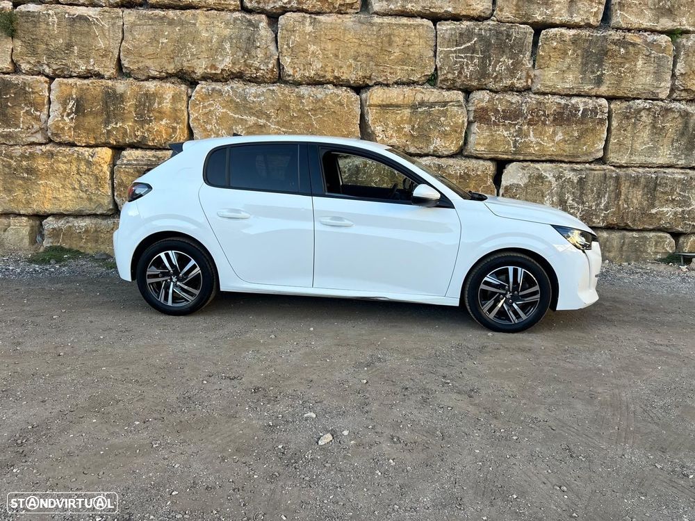 Peugeot 208 - 11