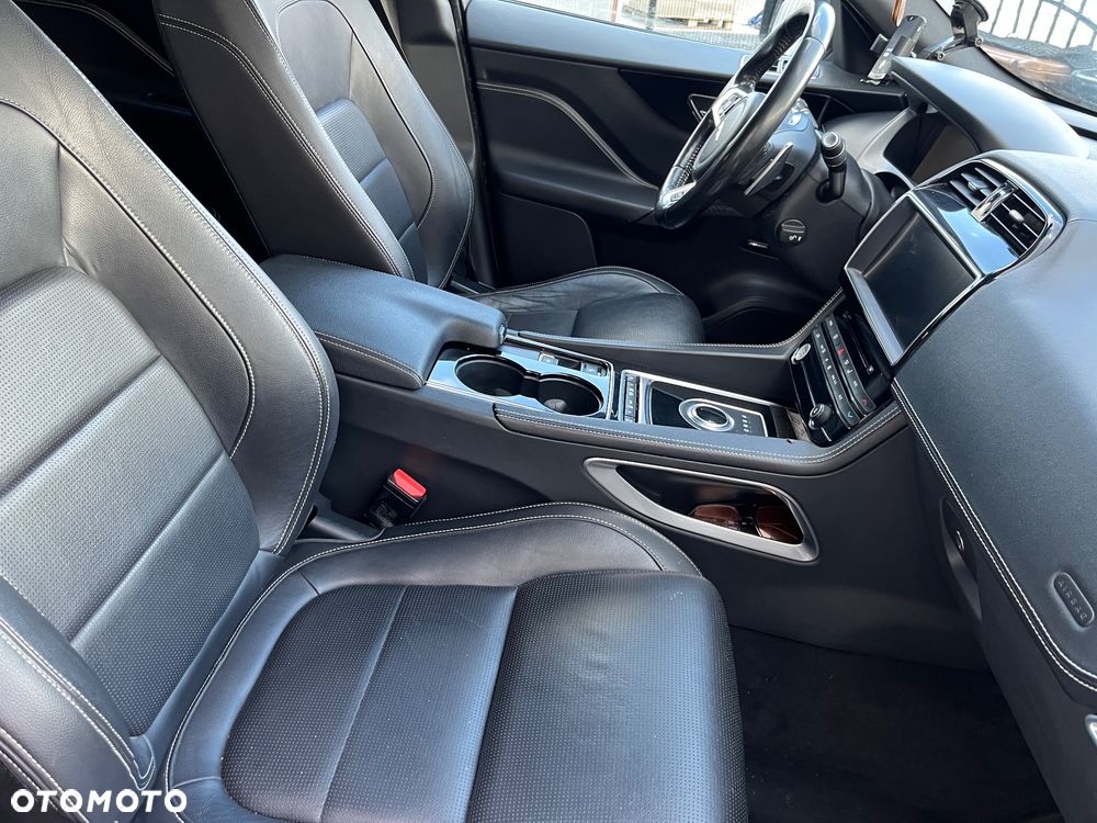 Jaguar F-Pace 20d AWD R-Sport - 8