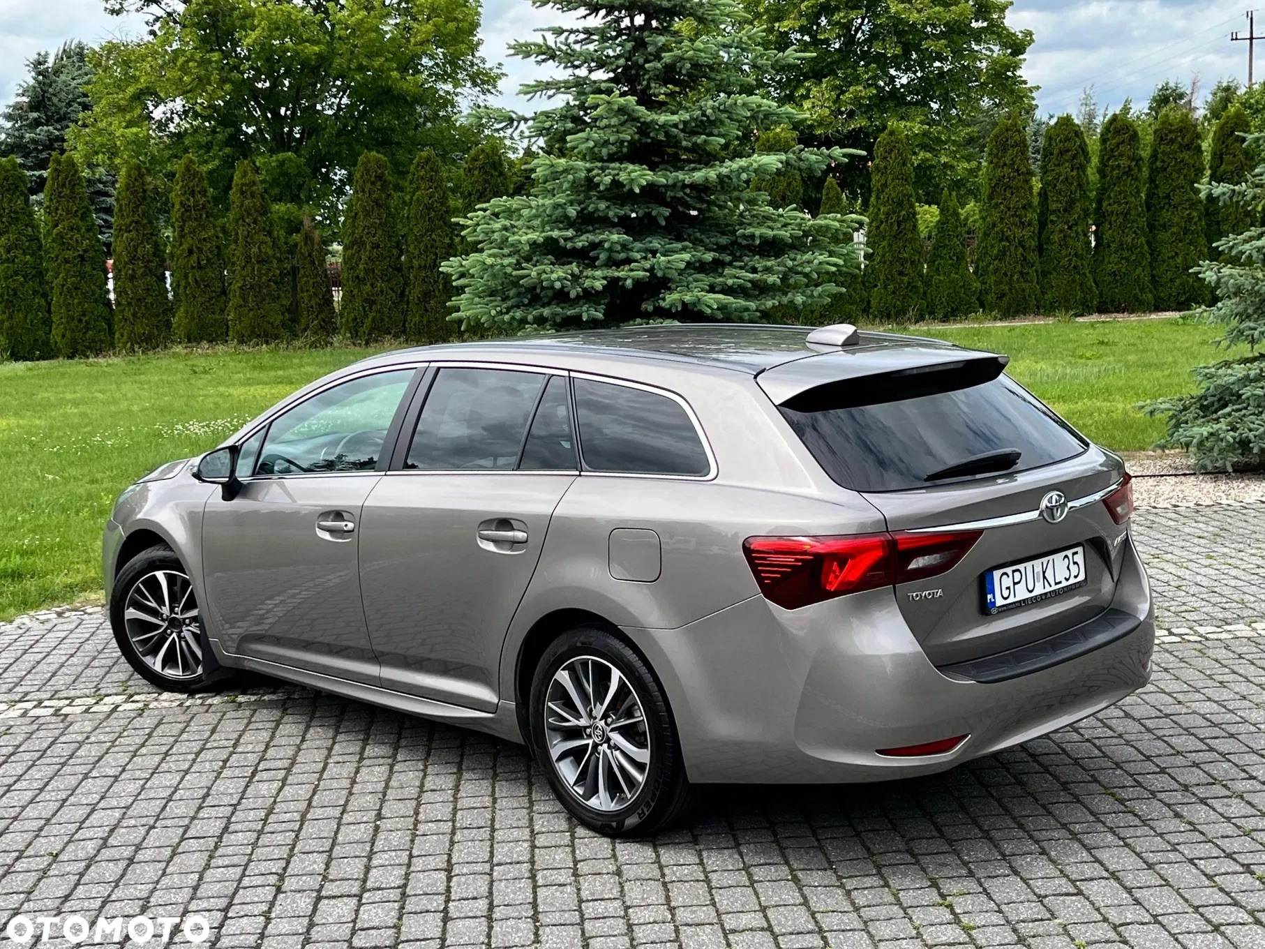 Toyota Avensis 1.6 D-4D Premium - 8