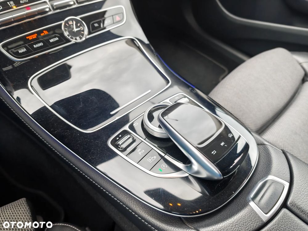 Mercedes-Benz Klasa E 220 d Business Edition 9G-TRONIC - 24