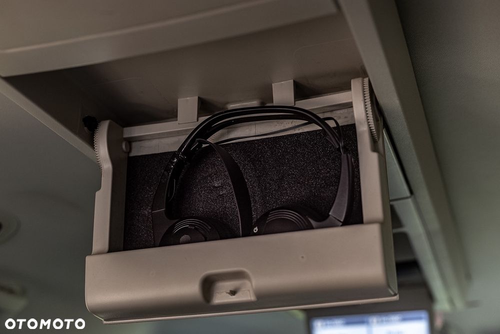 Volkswagen Routan - 23