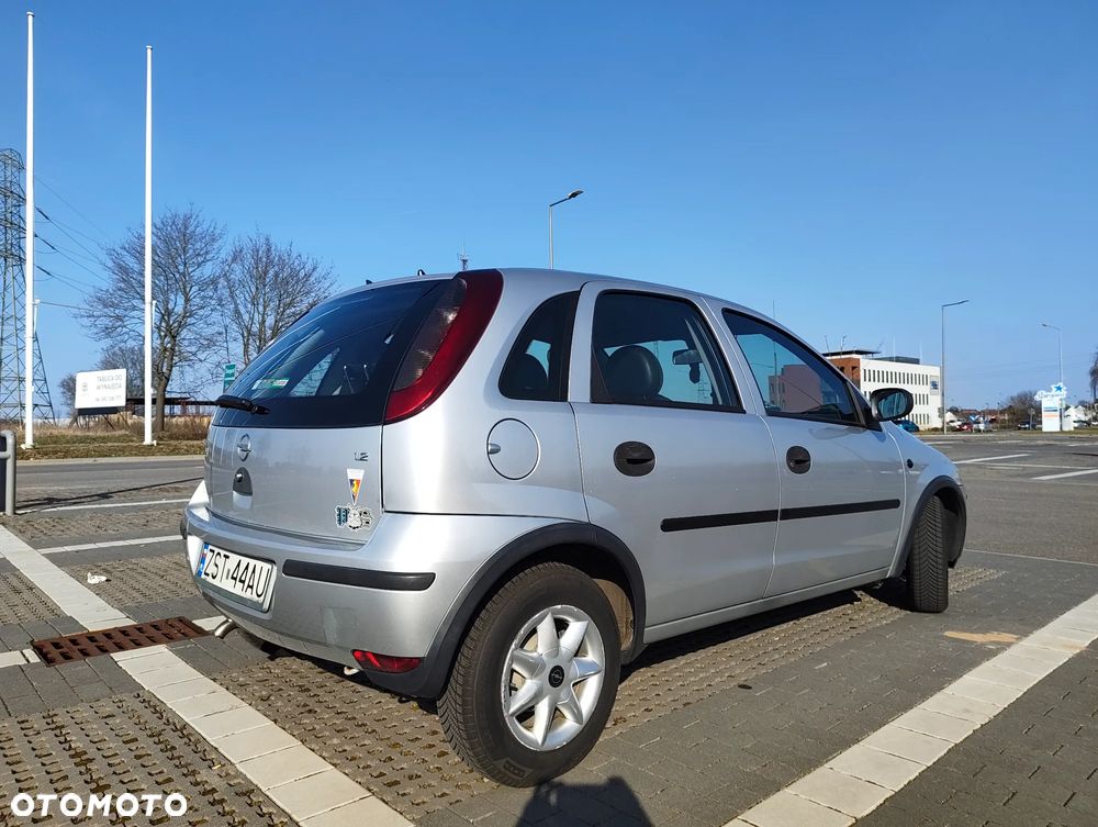 Opel Corsa 1.2 16V Essentia - 5