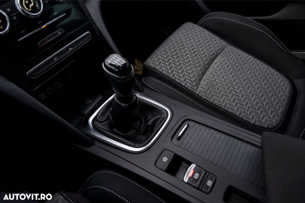 Renault Megane ENERGY TCe 140 EDC LIMITED - 19