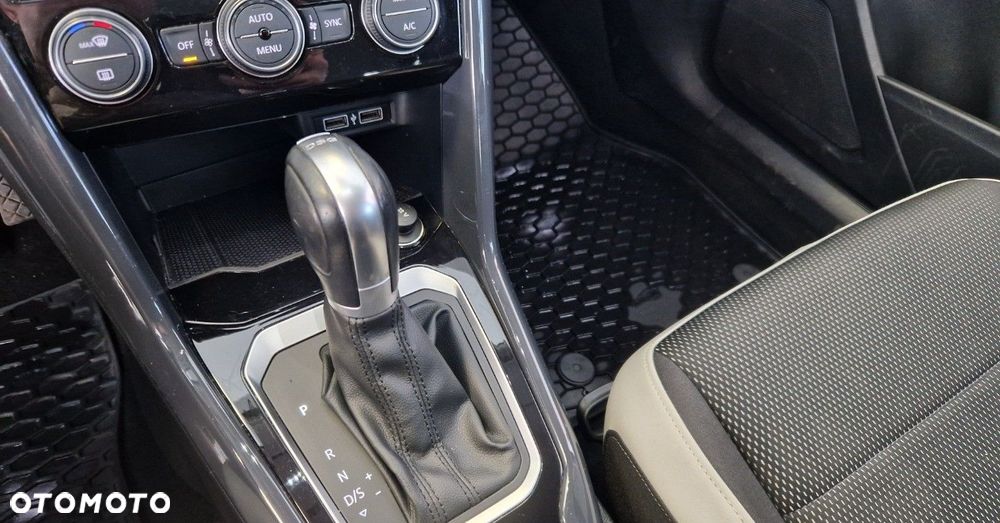 Volkswagen T-Roc - 23