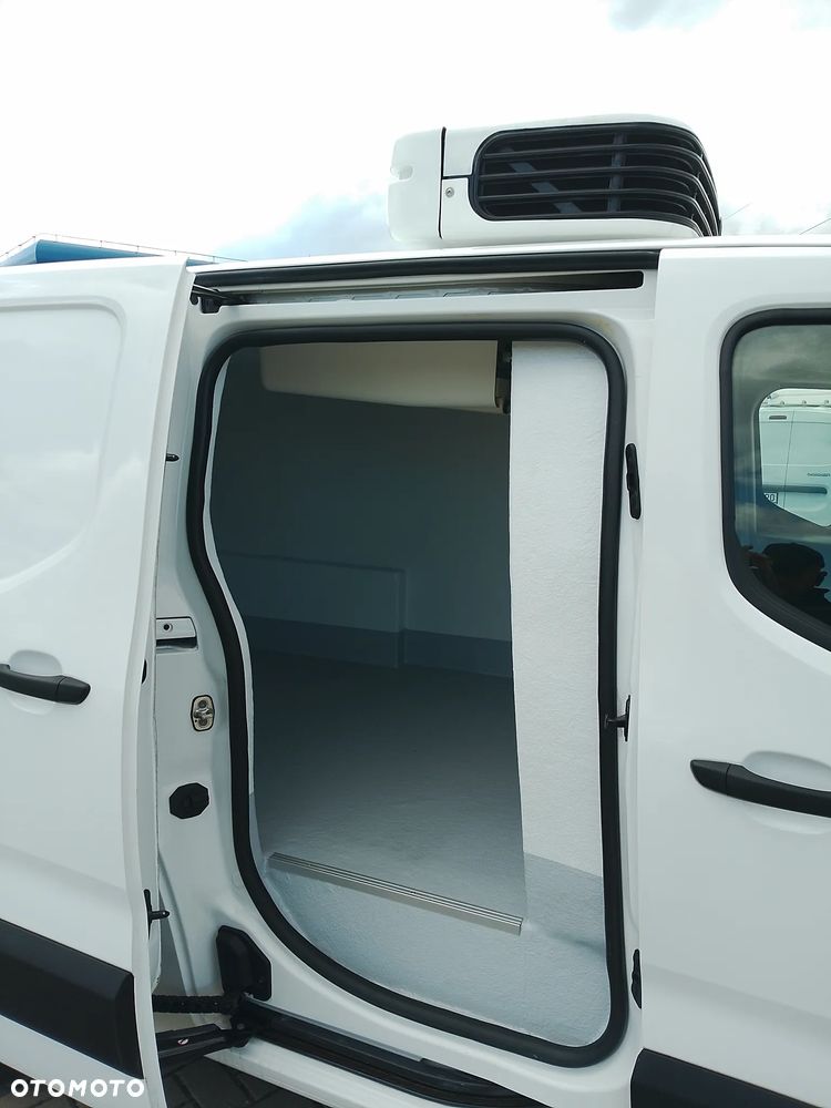 Toyota Proace Berlingo Partner Combo Doblo L2 Izoterma Chłodnia 230V Salon PL 3 osoby 2 EUPal 2,5 DMC - 13
