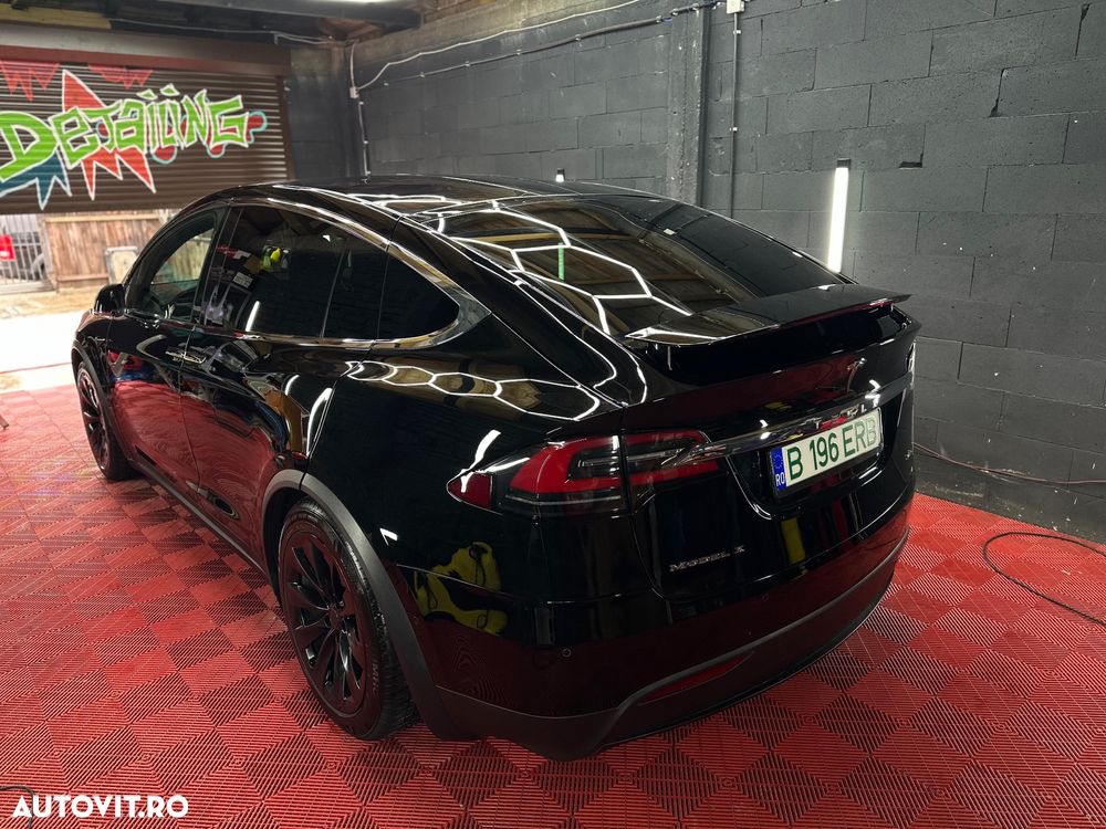 Tesla Model X - 6