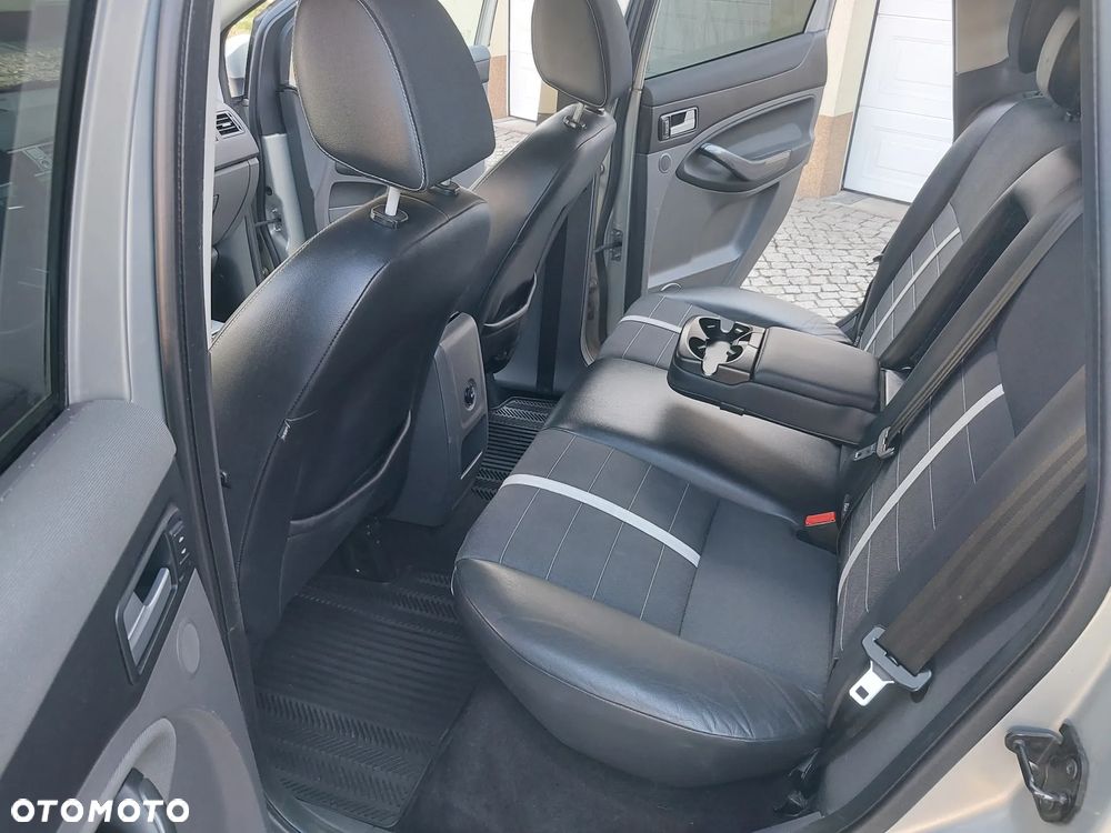 Ford Kuga 2.0 TDCi 2x4 Titanium - 17