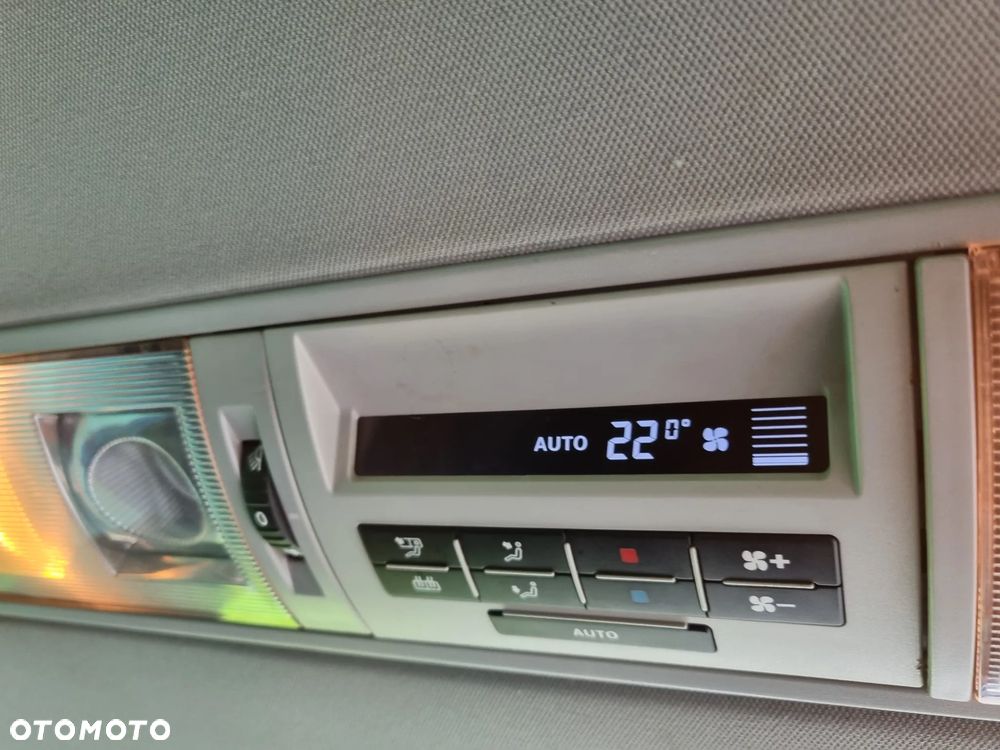 Volkswagen Caravelle - 18