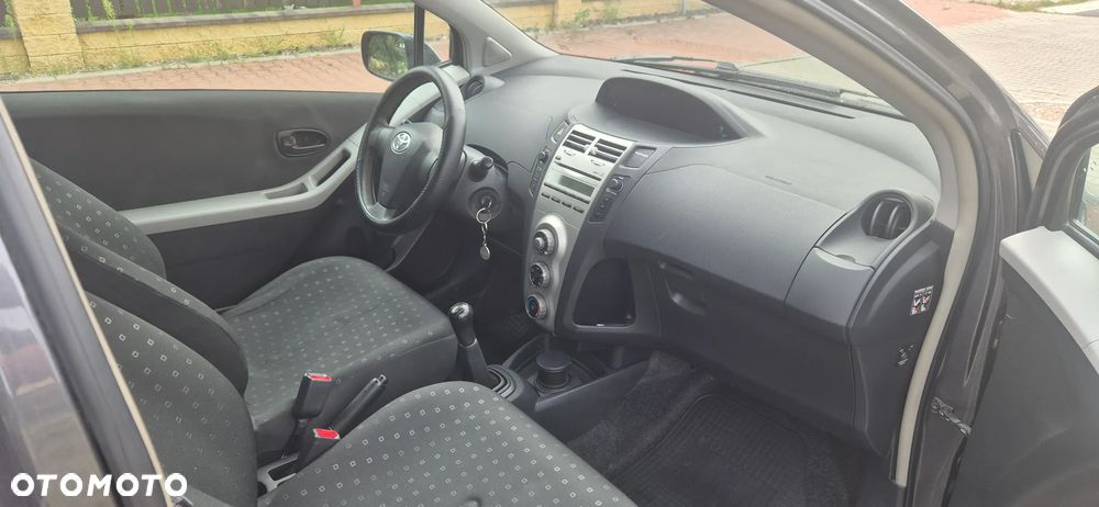 Toyota Yaris 1.3 Terra - 10