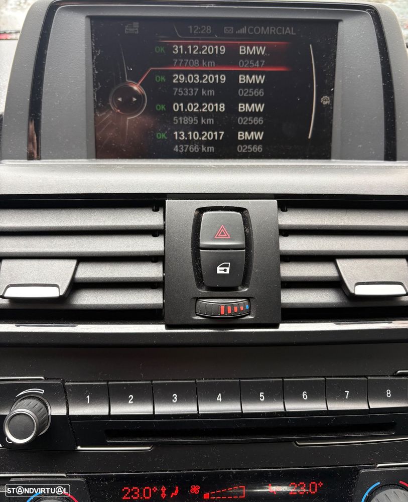 BMW 118 dA Line Urban - 24