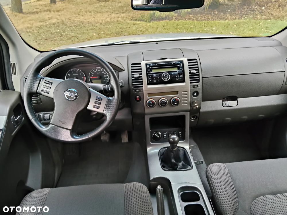Nissan Pathfinder 2.5 D XE - 5