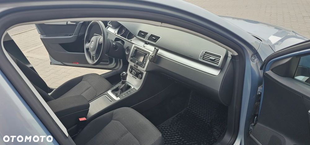 Volkswagen Passat - 11