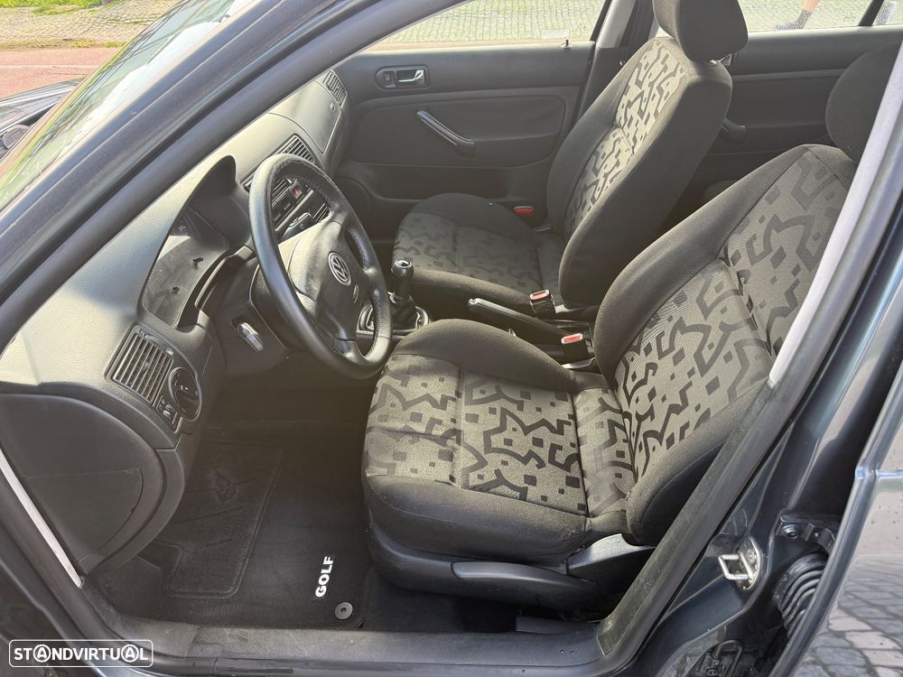 VW Golf 1.9 TDi 25 Anos - 13