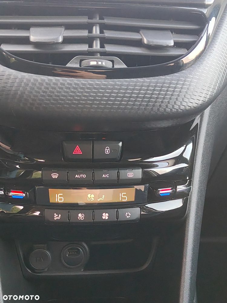 Peugeot 208 - 20
