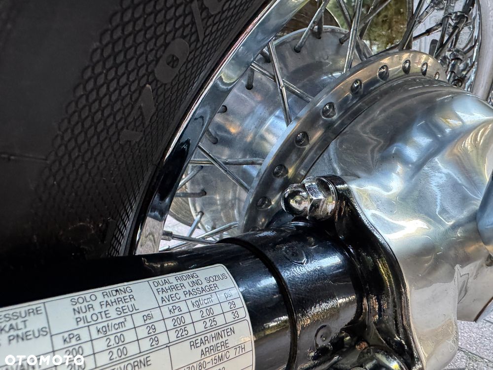 Suzuki Intruder - 13