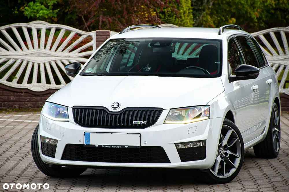 Skoda Octavia Combi 2.0 TDI DSG RS - 2