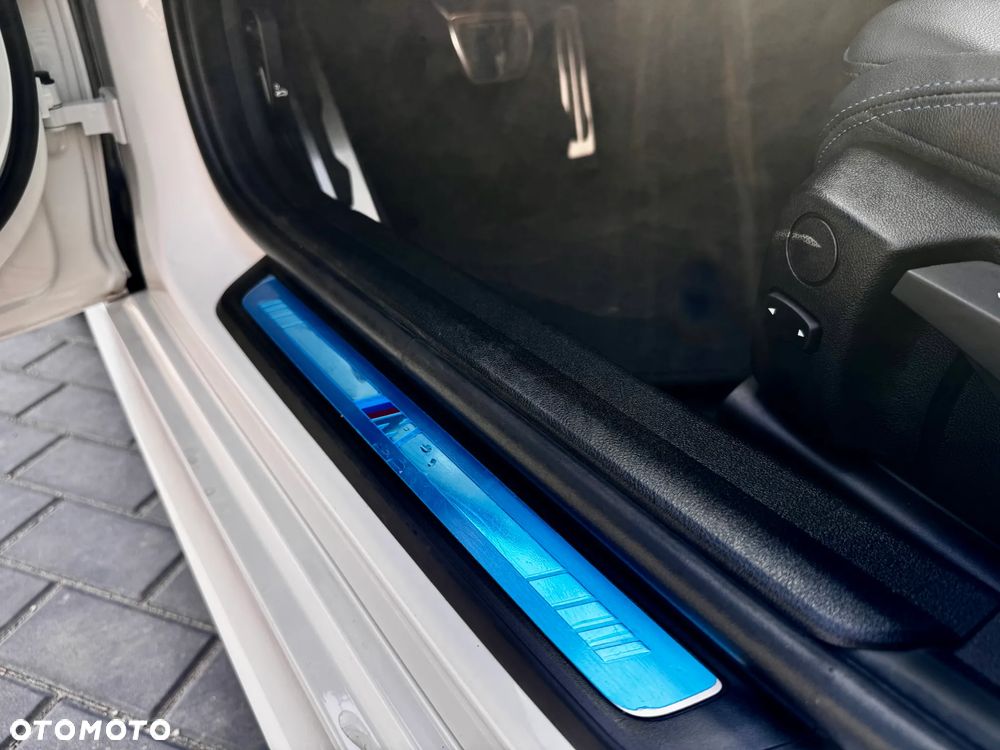 BMW Seria 3 318i M Sport - 12