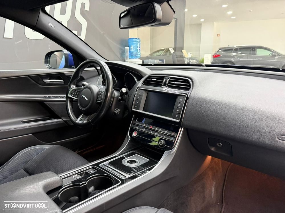Jaguar XE 2.0 D R-Sport Aut. - 29