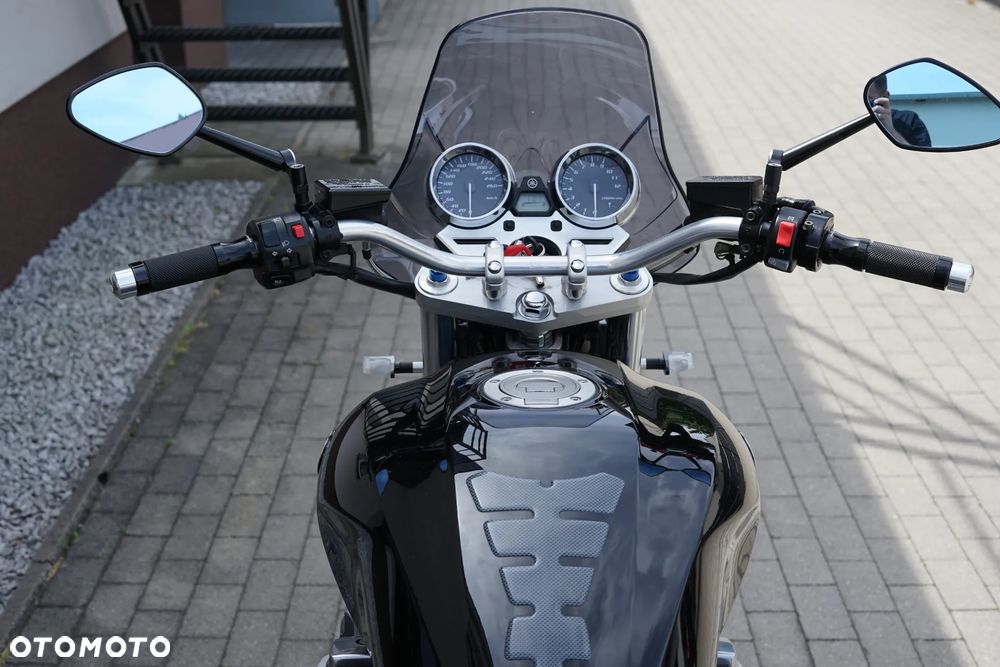 Yamaha XJR - 16