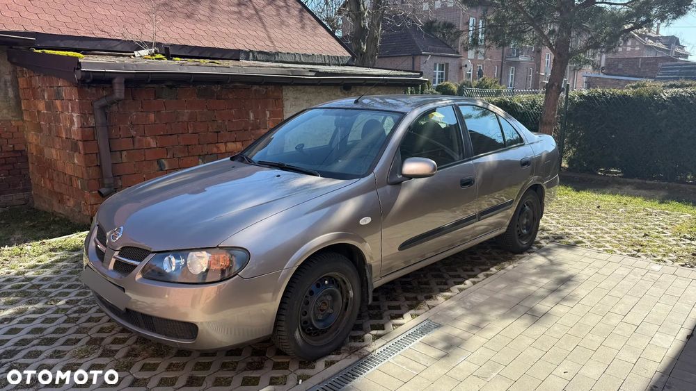 Nissan Almera - 1