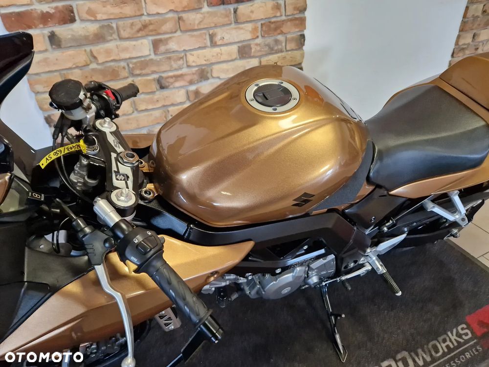 Suzuki SV - 15