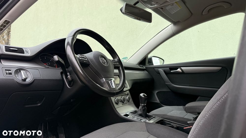 Volkswagen Passat 2.0 TDI Comfortline - 34