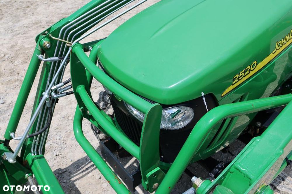 John Deere 2520 - 13
