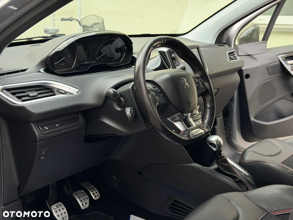 Peugeot 208 - 12