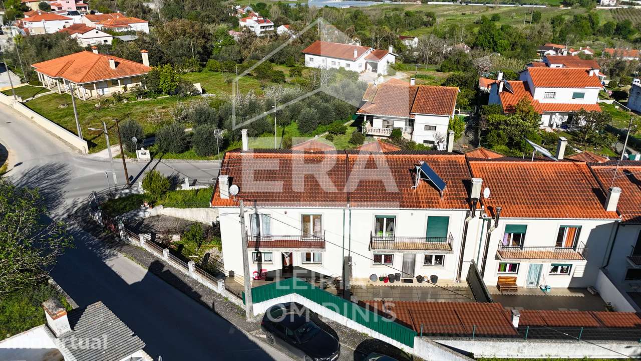 Moradia T4 localizada na zona de Lourais, Leiria - Grande imagem: 3/34