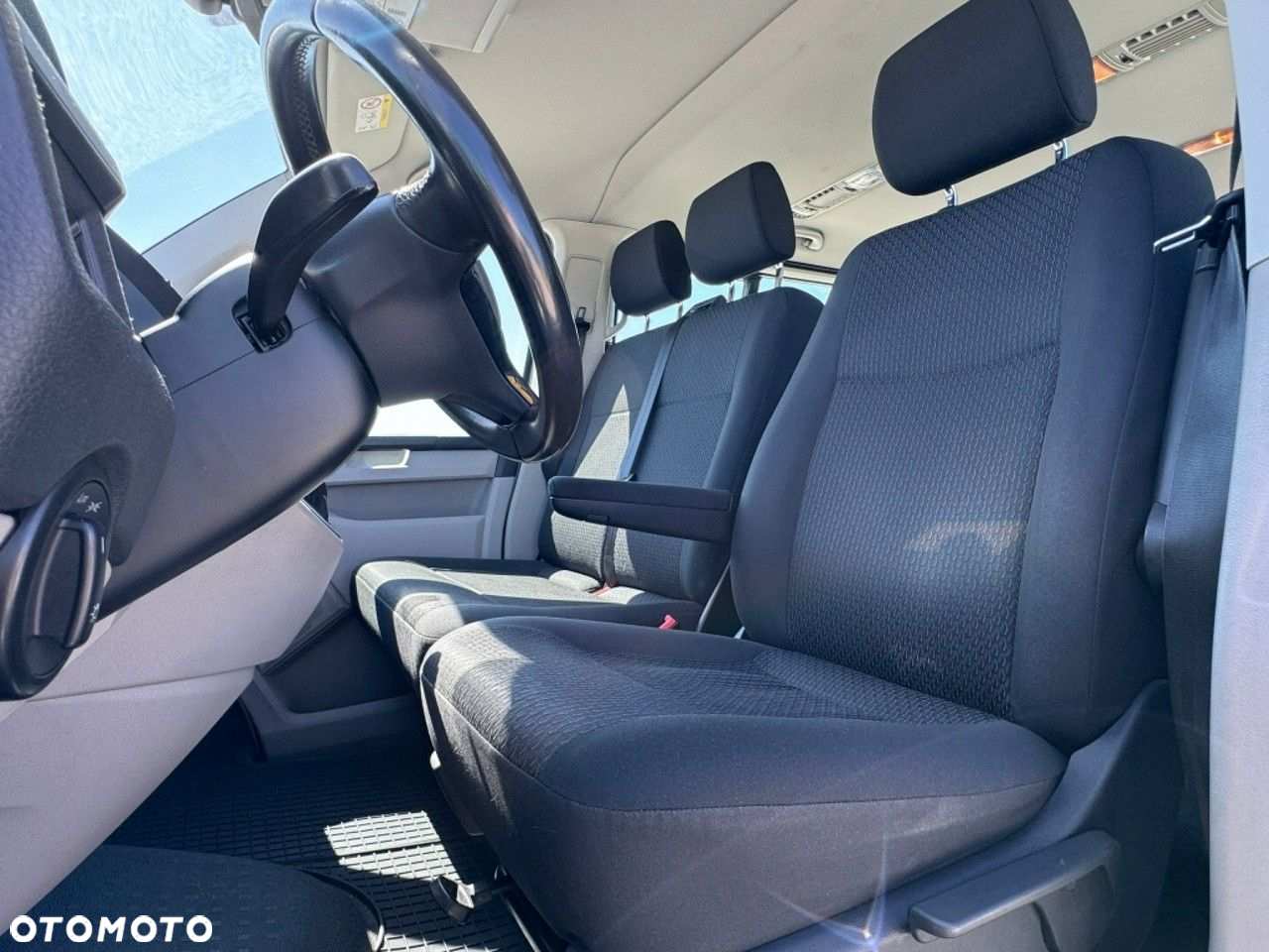 Volkswagen Caravelle - 15