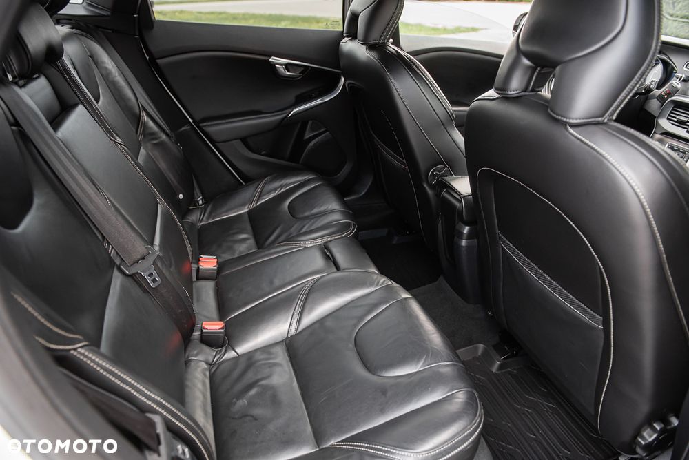 Volvo V40 T4 R-Design - 30