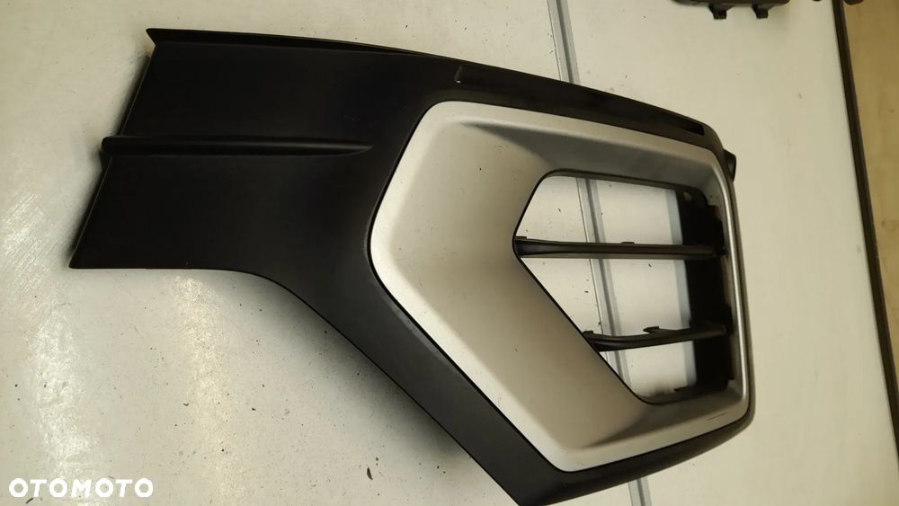 AUDI Q2 KRATKA ZAŚLEPKA ZDERZAKA PRAWA 81A807682K 81A807682G - 3