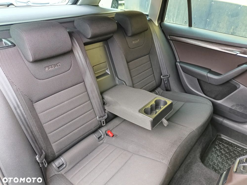 Skoda Octavia 2.0 TDI 4x4 DSG Scout - 16